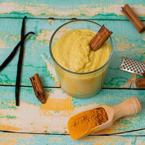 This Turmeric Smoothie Is An Effective Alternative to Ibuprofen for ...