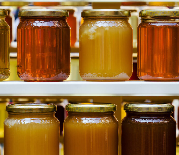 multiple varieties of different types of manuka honey